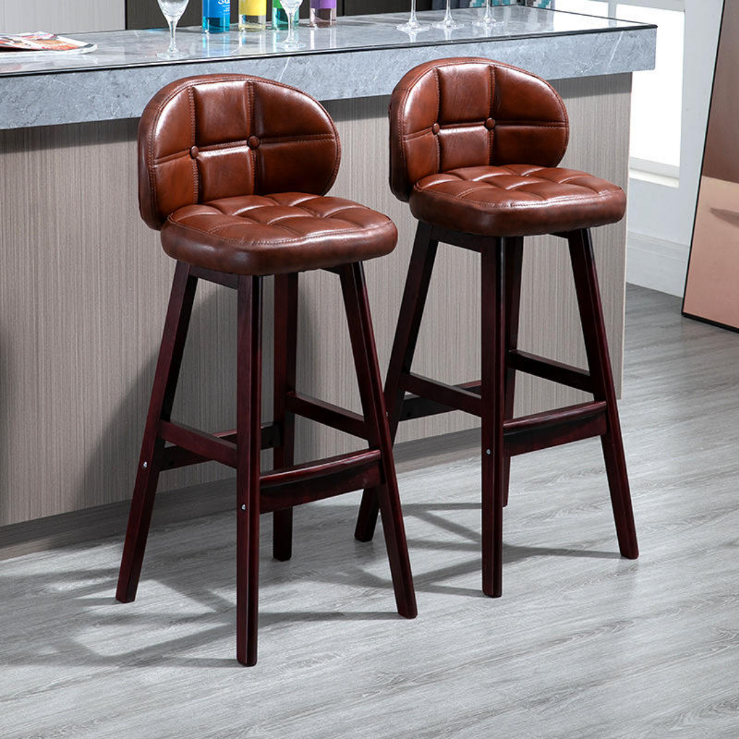 Arvid – Stylish bar stool in solid oak with leather seat