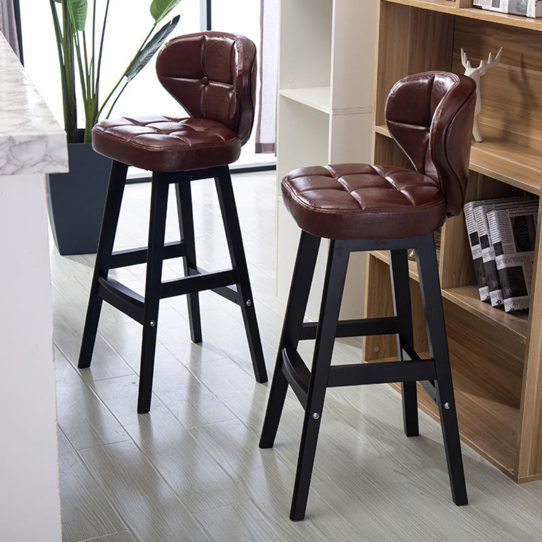 Arvid – Stylish bar stool in solid oak with leather seat